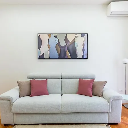 Stanzione Classy Flat At Vomero By Napoliapartments Naples