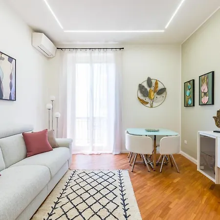 Stanzione Classy Flat At Vomero By Napoliapartments Неаполь