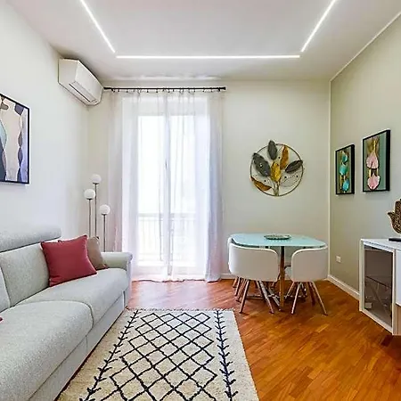 Stanzione Classy Flat At Vomero By Napoliapartments Неаполь