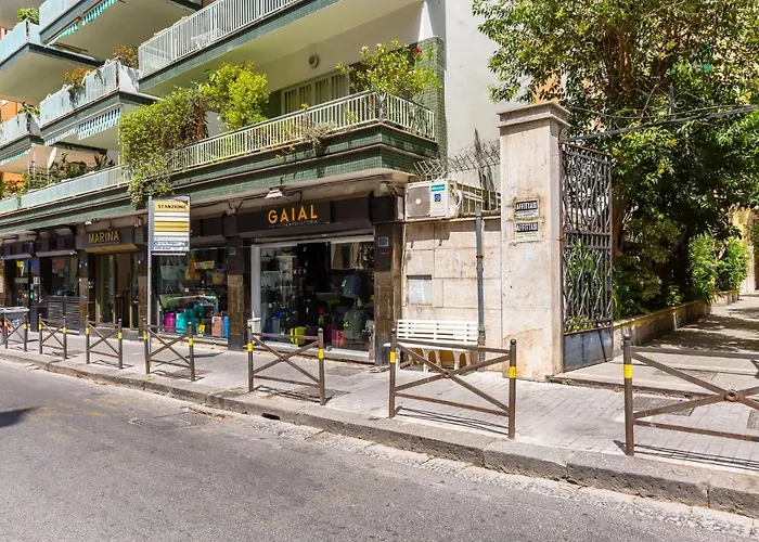 Stanzione Classy Flat At Vomero By Napoliapartments Apartament